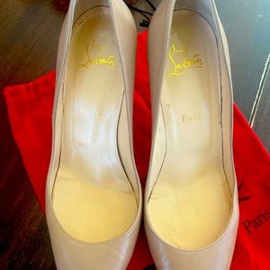 Christian Louboutin Kate Patent pointed toe nude color